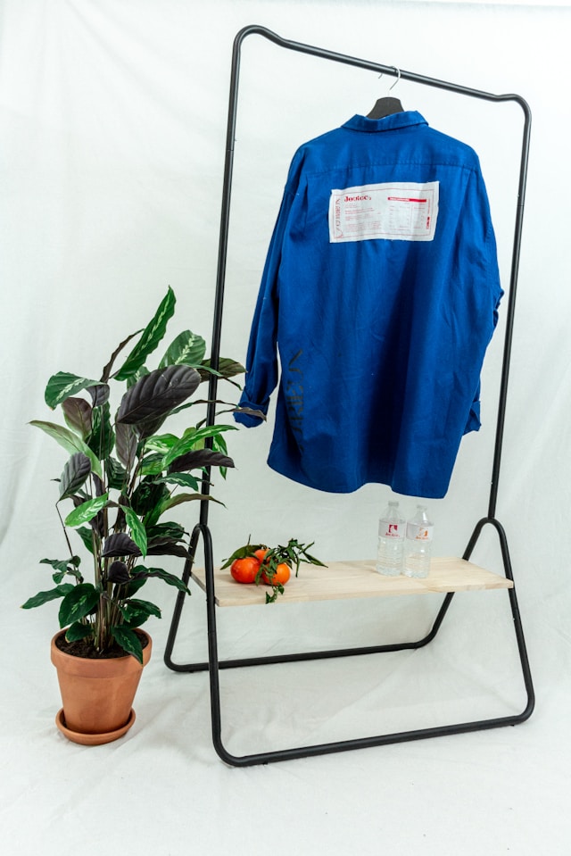 Plants hanging on coat stand can moved anywhere.